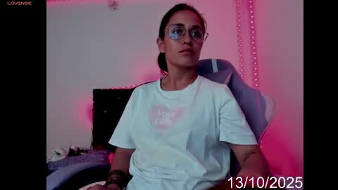 Snapshot of lady_jhana chatting on 11.18.25 Jhana online show from 11.18.25