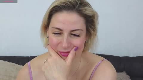 Snapshot of lady_murenza chatting on 03.12.25 Diana online show from 03.12.25
