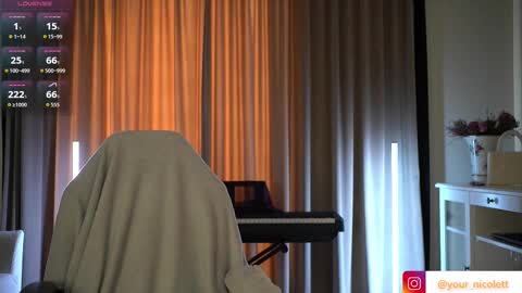 Snapshot of lady_nicolett chatting on 10.08.25 lady_nicolett online show from 10.08.25