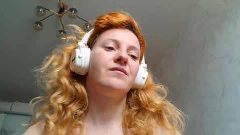 Snapshot of ladybigsmile chatting on 05.02.26 Sima Ladybigsmile online show from 05.02.26