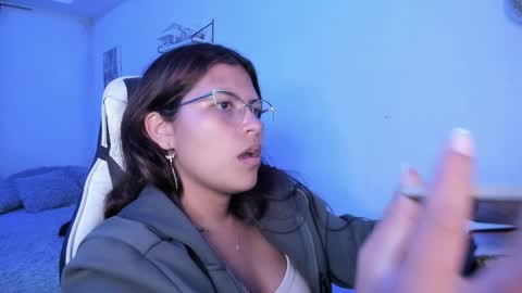 Snapshot of ladybrown_16 chatting on 11.19.25 Lady online show from 11.19.25