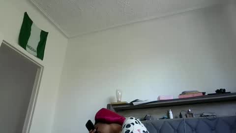 Stephanie online show from 10.04.25