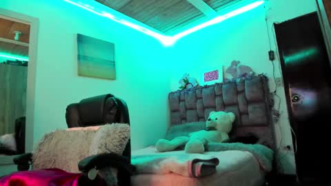 Snapshot of ladydanniela chatting on 12.15.24 leidy daniela online show from 12.15.24