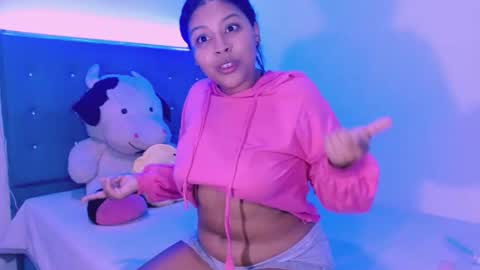 Snapshot of ladypussy69779756 chatting on 02.01.26 laura online show from 02.01.26