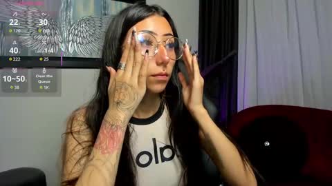 Snapshot of laila_angel chatting on 10.06.25 laila_angel online show from 10.06.25