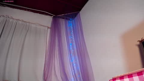 Snapshot of lailamayers chatting on 07.24.26 Laila online show from 07.24.26