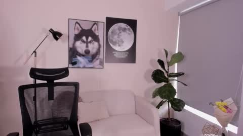 Snapshot of laira_scott chatting on 11.29.25 Laira online show from 11.29.25