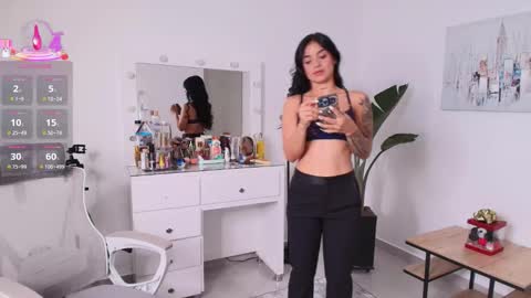 Snapshot of laira_scott chatting on 02.12.26 Laira online show from 02.12.26