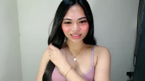 Snapshot of laire_allure chatting on 04.25.26 laire online show from 04.25.26