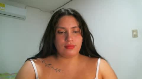 Snapshot of lala_gomez01 chatting on 02.11.25 laura gomez online show from 02.11.25