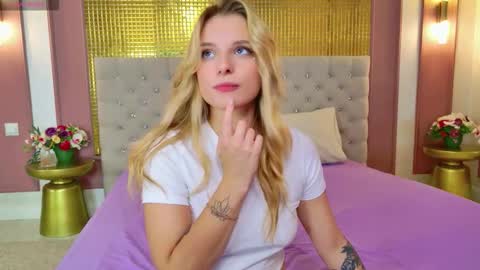 Snapshot of lana_sparks chatting on 09.11.25 Lana online show from 09.11.25