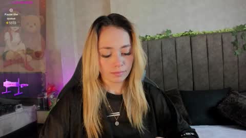 Snapshot of lanaamills chatting on 02.04.26 Lana online show from 02.04.26