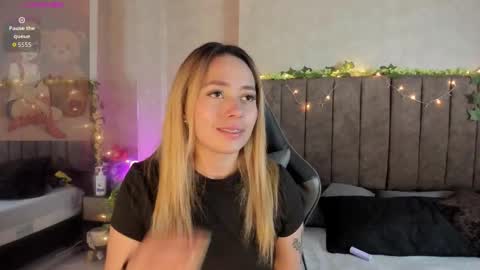 Snapshot of lanaamills chatting on 02.07.26 Lana online show from 02.07.26