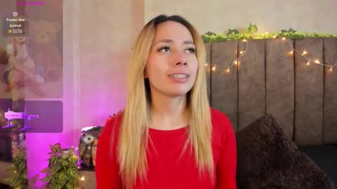 Snapshot of lanaamills chatting on 02.14.26 Lana online show from 02.14.26