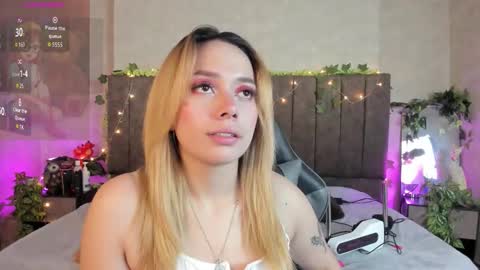 Snapshot of lanaamills chatting on 02.15.26 Lana online show from 02.15.26