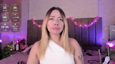 Snapshot of lanaamills chatting on 05.11.26 Lana online show from 05.11.26