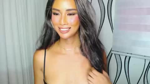 Snapshot of lanadel_hilton chatting on 12.31.24 Lana online show from 12.31.24