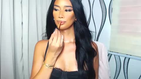 Snapshot of lanadel_hilton chatting on 01.22.25 Lana online show from 01.22.25