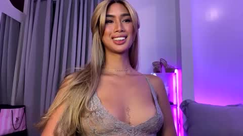 Snapshot of lanadel_hilton chatting on 03.07.25 Lana online show from 03.07.25