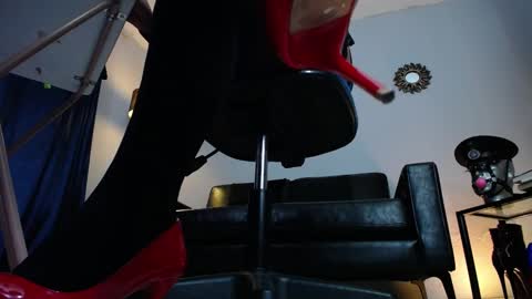 Snapshot of lanadoux_ chatting on 12.27.24 Mistress Lana online show from 12.27.24