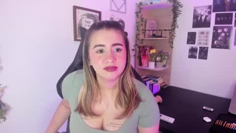 Snapshot of lanaherondale_ chatting on 09.15.25 lanaherondale_ online show from 09.15.25