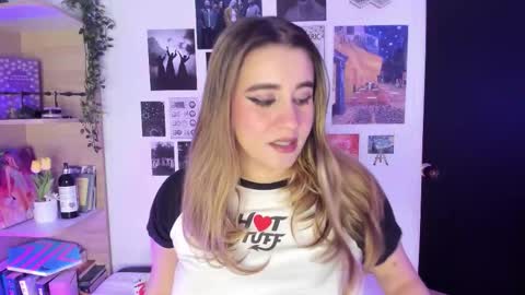 Snapshot of lanaherondale_ chatting on 10.06.25 lanaherondale_ online show from 10.06.25