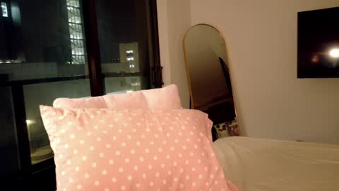 Snapshot of lanalure chatting on 06.21.26 Lana online show from 06.21.26