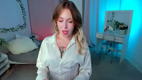 Lana online show from 10.17.25