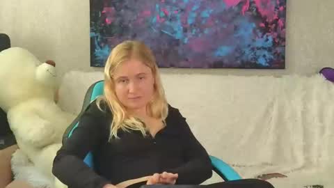 LanaviSmith online show from 11.04.25