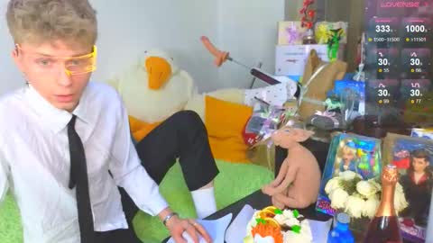 Snapshot of landel_boy chatting on 02.16.26 Lanny online show from 02.16.26