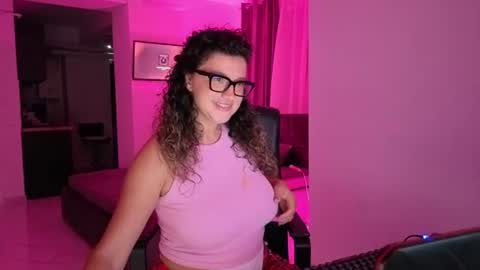 Snapshot of lara_bennet chatting on 07.27.26 Lara online show from 07.27.26