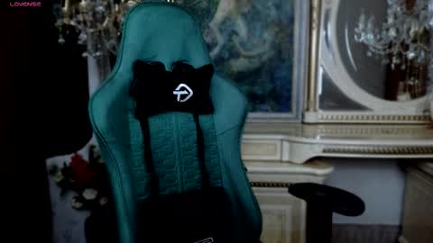 lara_benson_ online show from 11.25.25