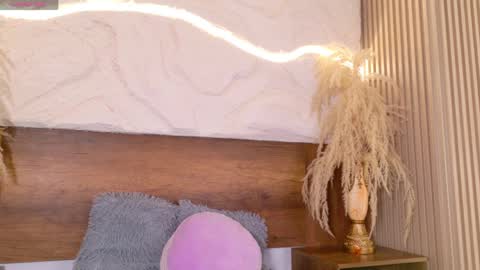 Snapshot of lara_curly chatting on 04.09.26 lara_curly online show from 04.09.26