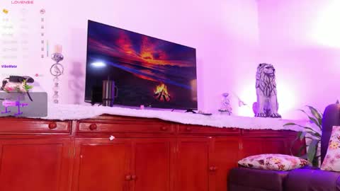 Hello Guys I am Lara Giraldo  WELCOME To my room online show from 05.28.26