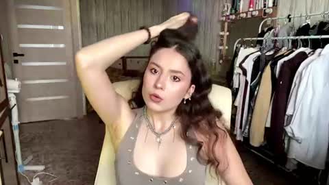 Snapshot of larainekribs chatting on 07.17.26 July online show from 07.17.26