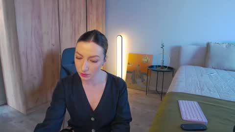 Snapshot of larakanes chatting on 02.27.25 LaraKanes online show from 02.27.25