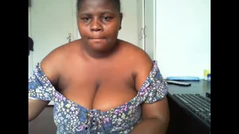 Snapshot of laralovex chatting on 12.05.24 laralovex online show from 12.05.24