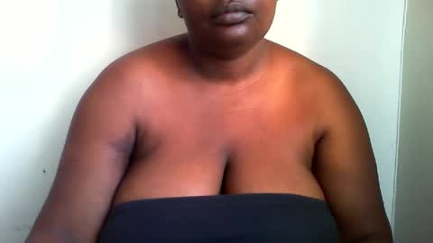 Snapshot of laralovex chatting on 01.14.25 laralovex online show from 01.14.25