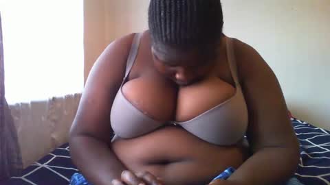 Snapshot of laralovex chatting on 03.11.25 laralovex online show from 03.11.25