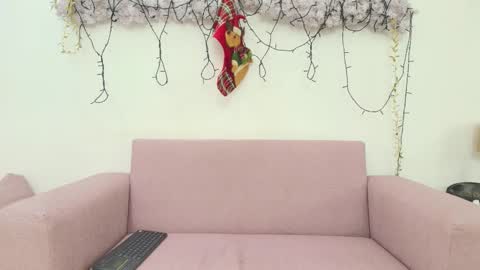 Lara Murphy online show from 12.18.25