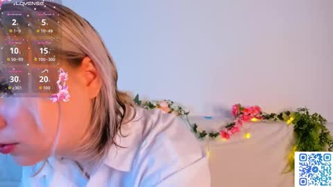 Snapshot of large_ocean chatting on 11.16.25 Rose online show from 11.16.25