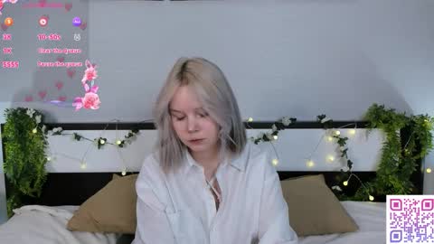 Snapshot of large_ocean chatting on 12.18.25 Rose online show from 12.18.25