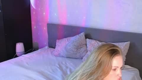 Snapshot of larine_morgan chatting on 04.29.26 LarineGMT7 UTC6 online show from 04.29.26
