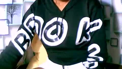 Snapshot of larra27 chatting on 04.07.26 Malala online show from 04.07.26