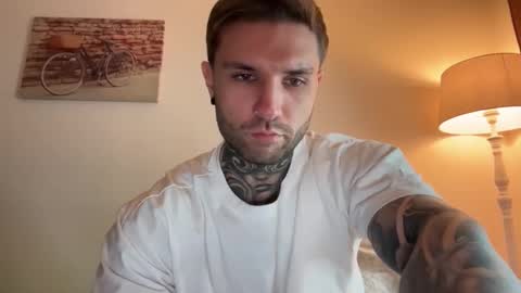 Snapshot of larsskeet chatting on 11.24.25 larsskeet online show from 11.24.25