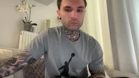 Snapshot of larsskeet chatting on 11.29.25 larsskeet online show from 11.29.25