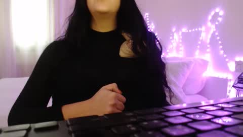 Snapshot of lasolitaauri chatting on 02.05.26 Auri online show from 02.05.26