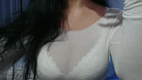 Snapshot of lasolitaauri chatting on 04.08.26 Auri online show from 04.08.26