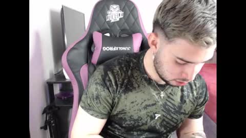 Snapshot of latam_ chatting on 12.15.24 YOUR BABY online show from 12.15.24