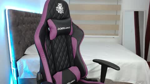 Snapshot of latam_ chatting on 03.08.25 YOUR BABY online show from 03.08.25